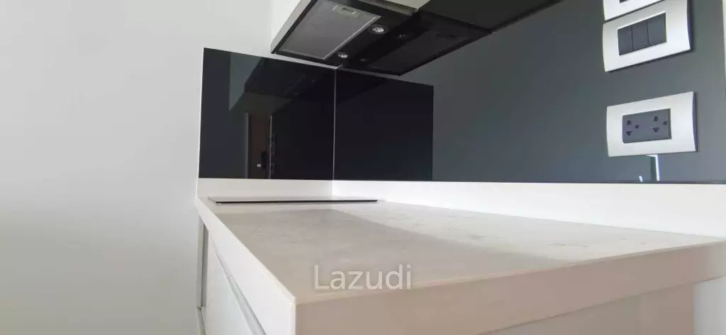 Unfurnished 1 Bed for Sale at The Peak Towers