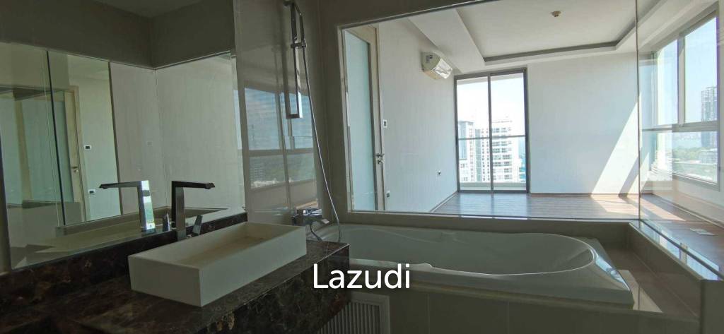 1 Bed The Peak Towers for Sale in Pratumnak