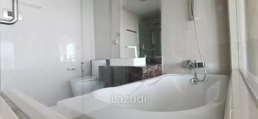 1 Bed The Peak Towers for Sale in Pratumnak