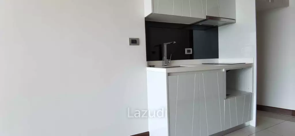 Hight Floor for Sale in The Peak Towers