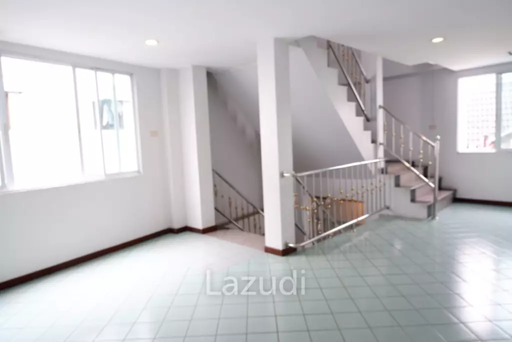 Great Area Commercial for Sale in Paniadchang