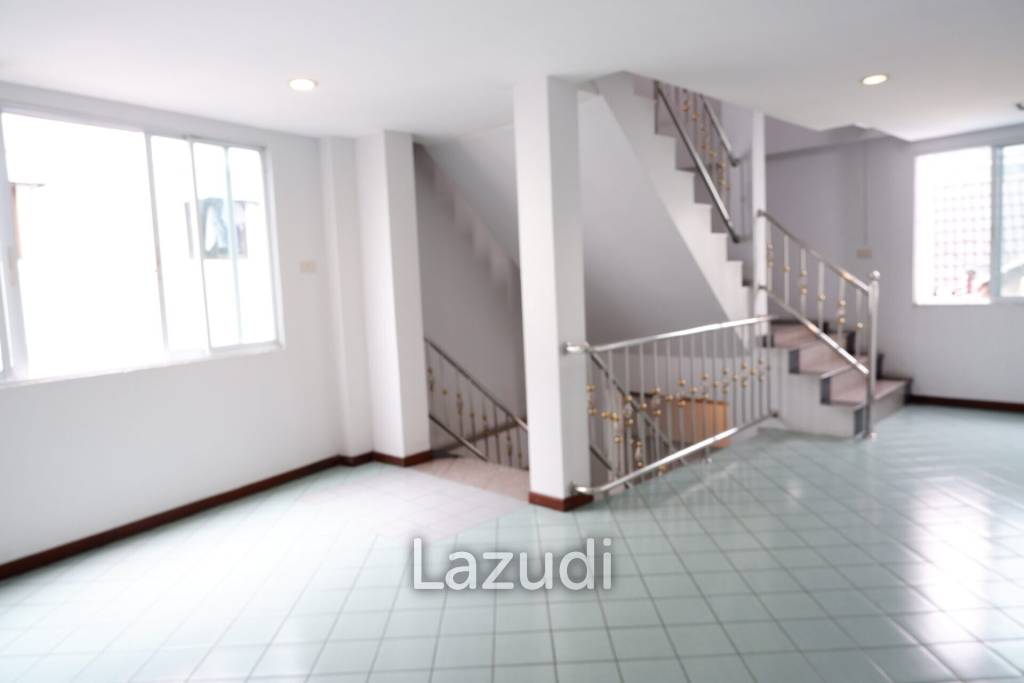 Great Area Commercial for Sale in Paniadchang