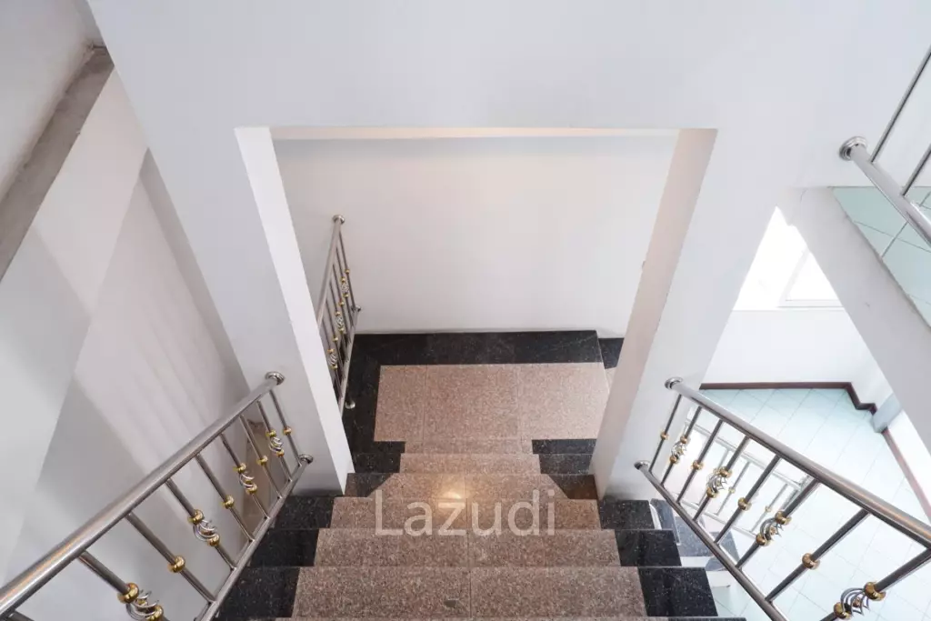 Great Area Commercial for Sale in Paniadchang