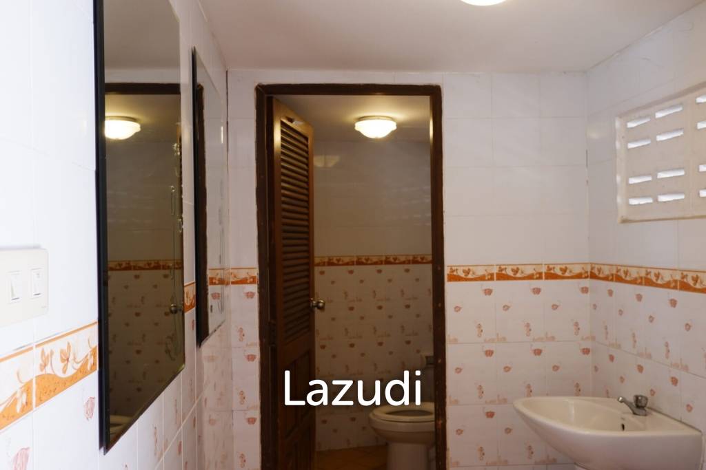 Great Area Commercial for Sale in Paniadchang