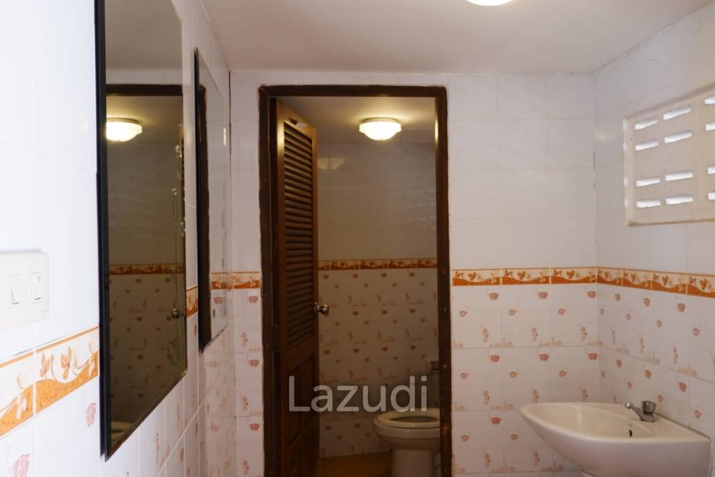 Great Area Commercial for Sale in Paniadchang