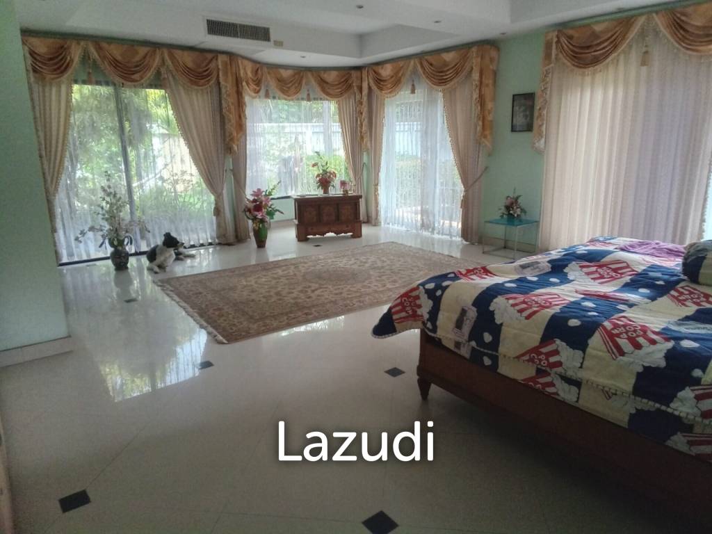 3 Bedrooms Pool Villa House for Sale in Jomtien