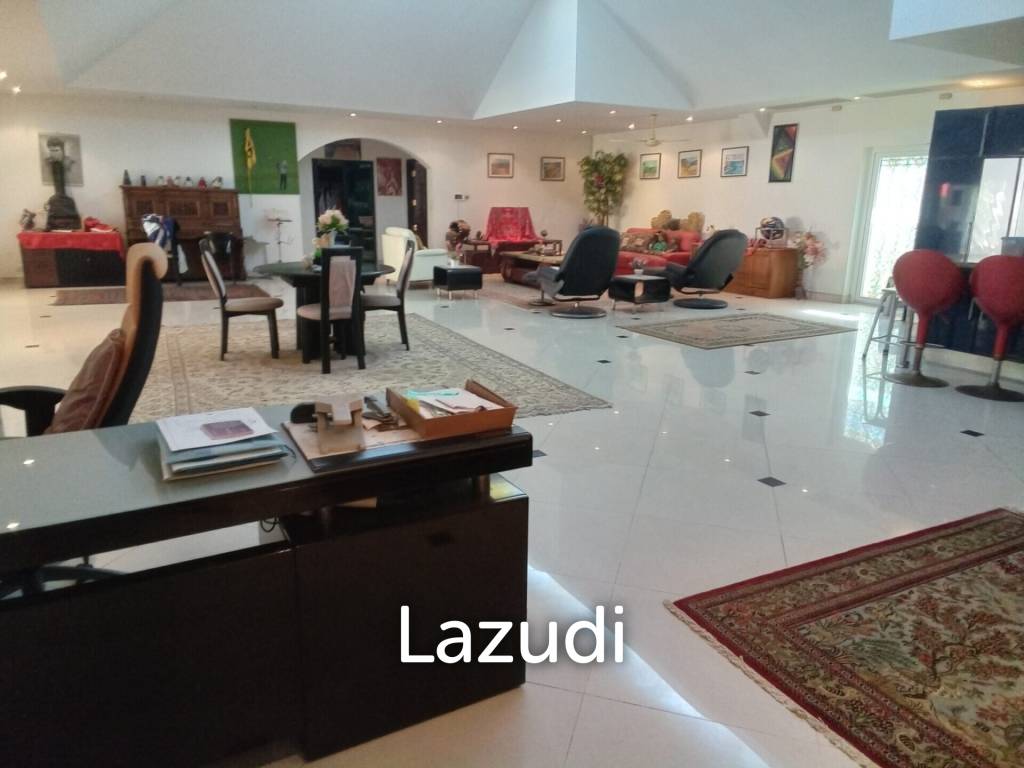 3 Bedrooms Pool Villa House for Sale in Jomtien