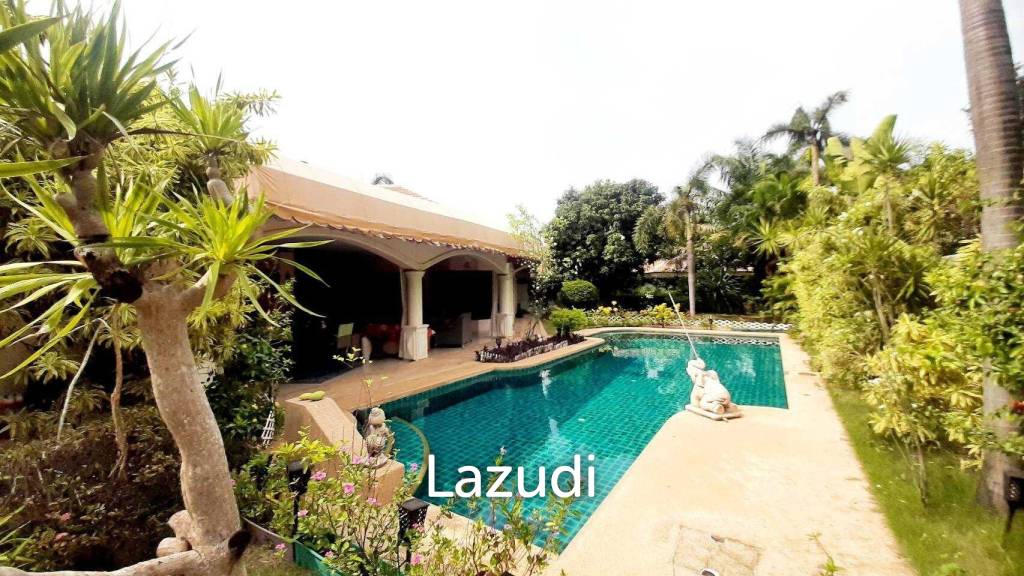 3 Bedrooms Pool Villa House for Sale in Jomtien