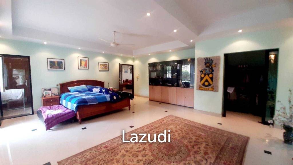 3 Bedrooms Pool Villa House for Sale in Jomtien