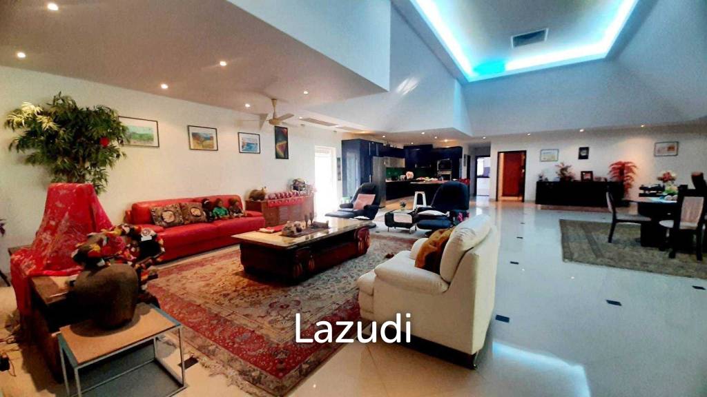 3 Bedrooms Pool Villa House for Sale in Jomtien