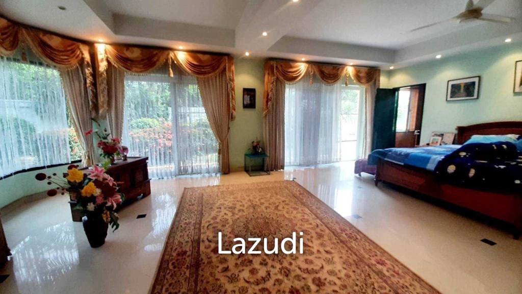 3 Bedrooms Pool Villa House for Sale in Jomtien
