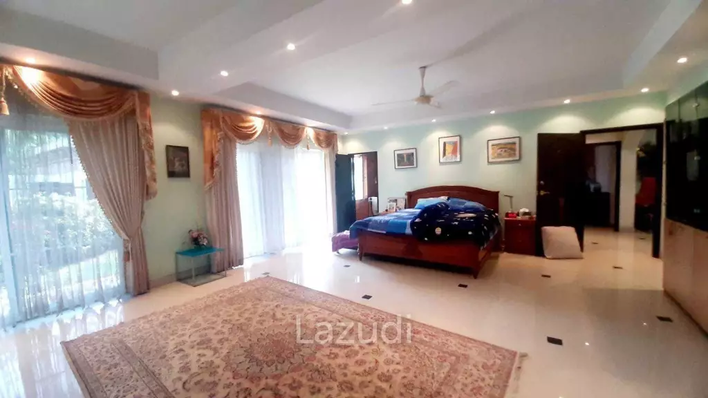 3 Bedrooms Pool Villa House for Sale in Jomtien