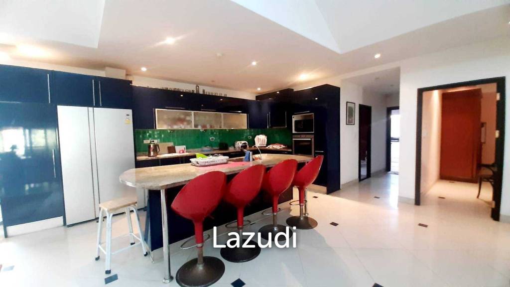 3 Bedrooms Pool Villa House for Sale in Jomtien