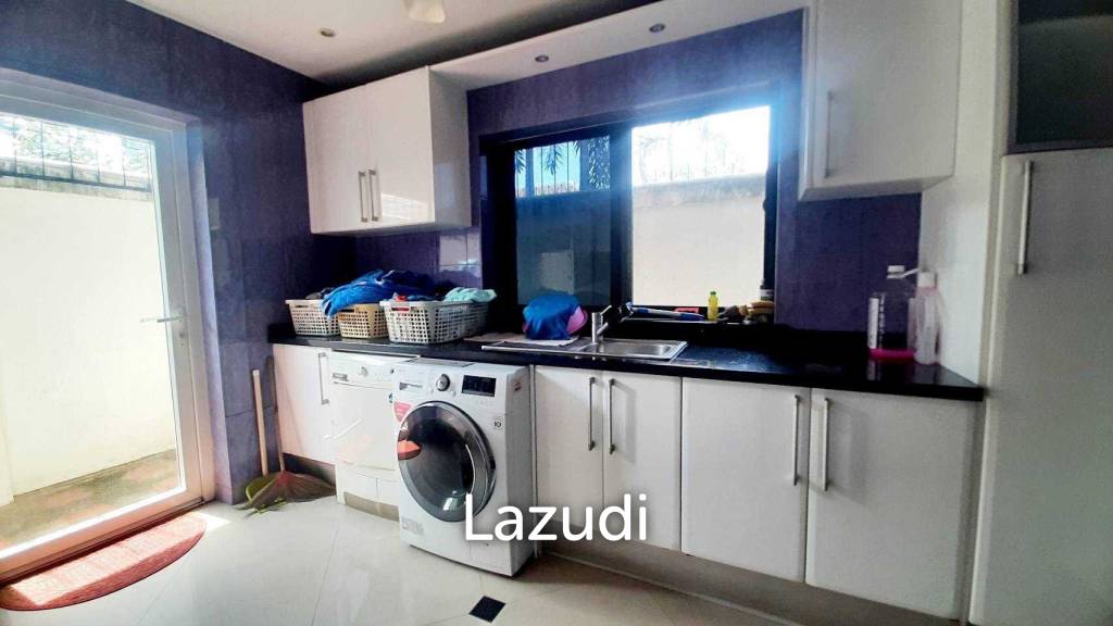 3 Bedrooms Pool Villa House for Sale in Jomtien
