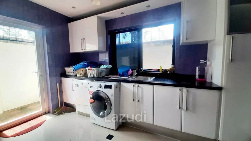 3 Bedrooms Pool Villa House for Sale in Jomtien