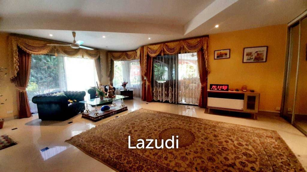 3 Bedrooms Pool Villa House for Sale in Jomtien