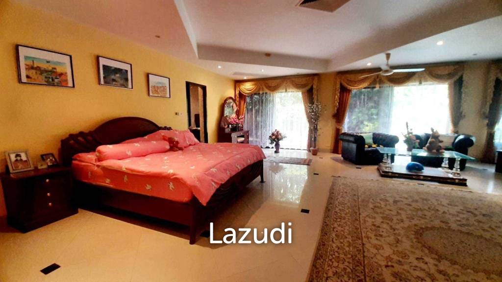 3 Bedrooms Pool Villa House for Sale in Jomtien