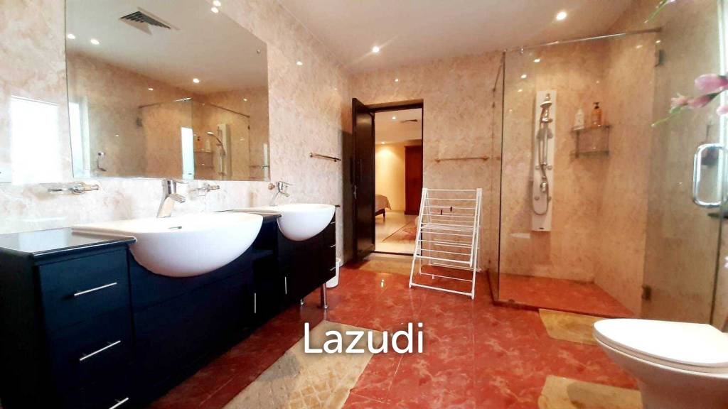 3 Bedrooms Pool Villa House for Sale in Jomtien