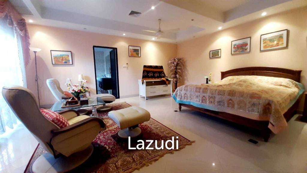 3 Bedrooms Pool Villa House for Sale in Jomtien