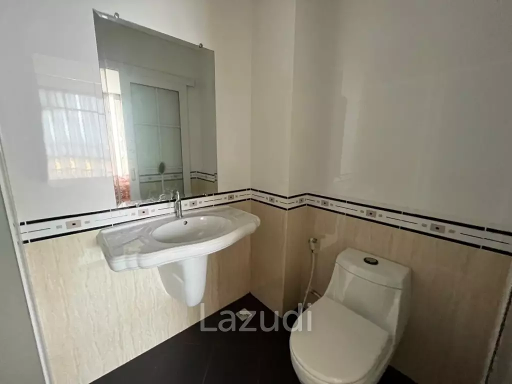 Pool Views CC Condo for Sale in East Pattaya
