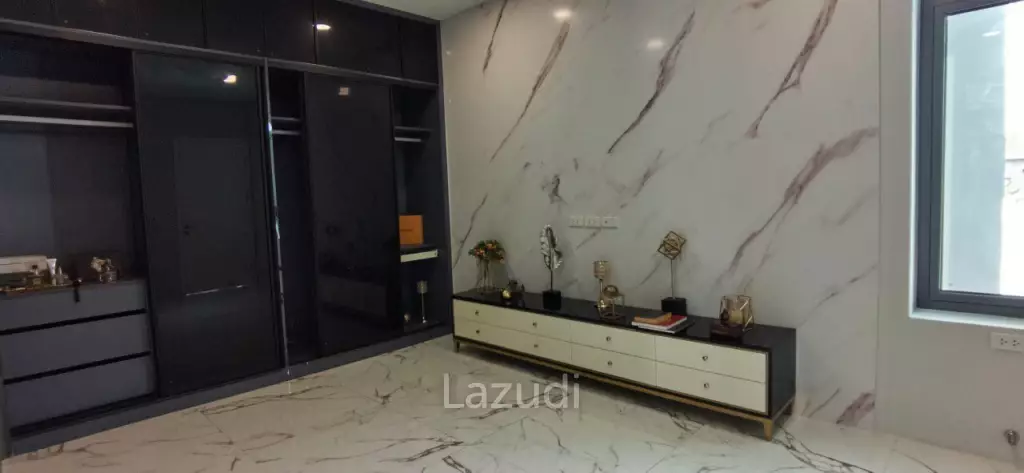 Mabprachan Modern Pool House for Sale