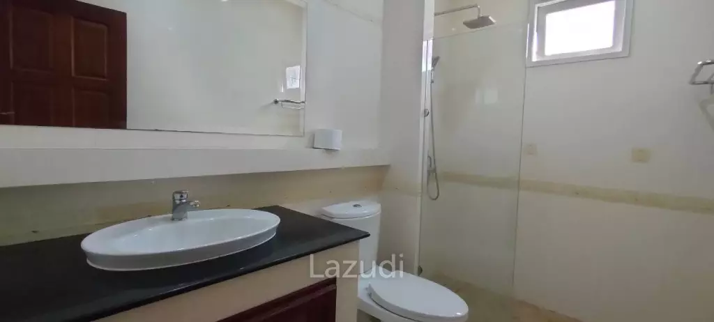 5 Bedrooms House for Sale in Jomtien