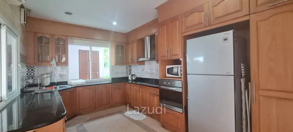 5 Bedrooms House for Sale in Jomtien