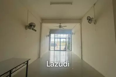 3 Storey Shop House For Sale in East Pattaya