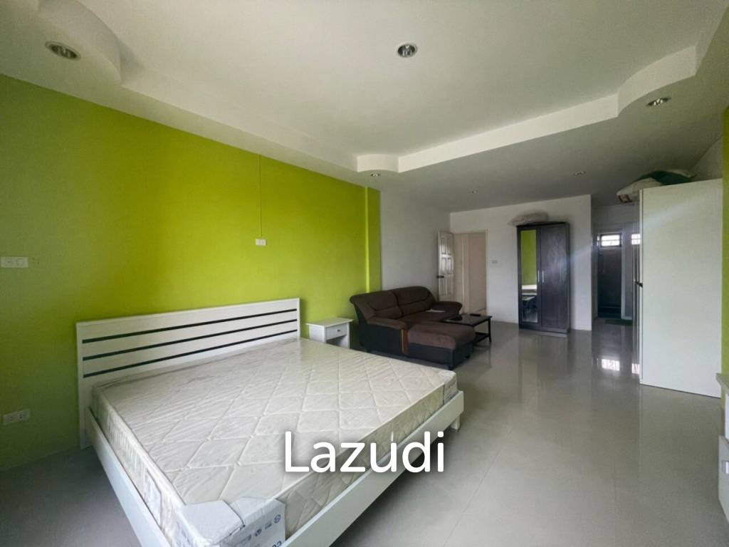 3 Storey Shop House For Sale in East Pattaya