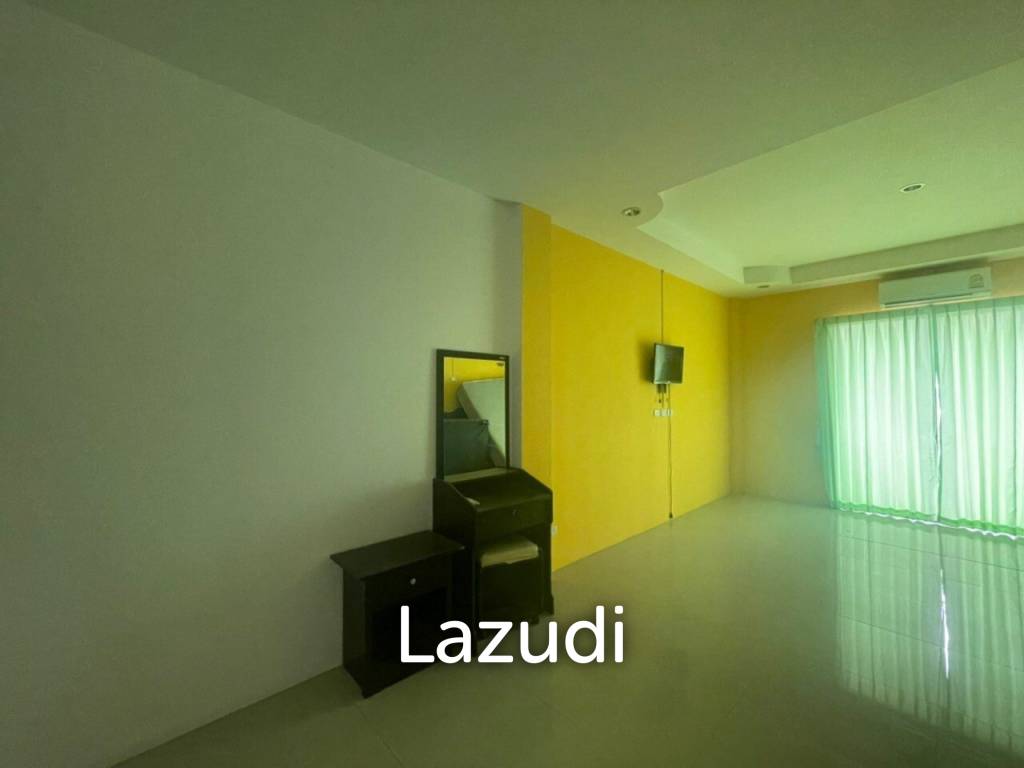 3 Storey Shop House For Sale in East Pattaya