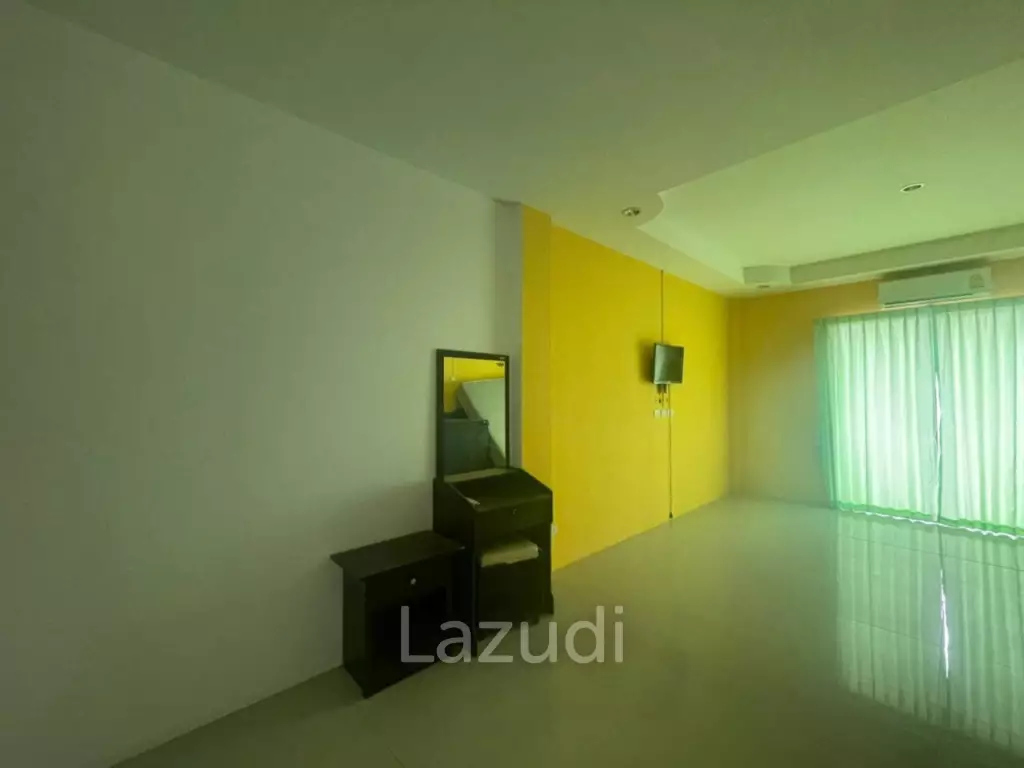 3 Storey Shop House For Sale in East Pattaya