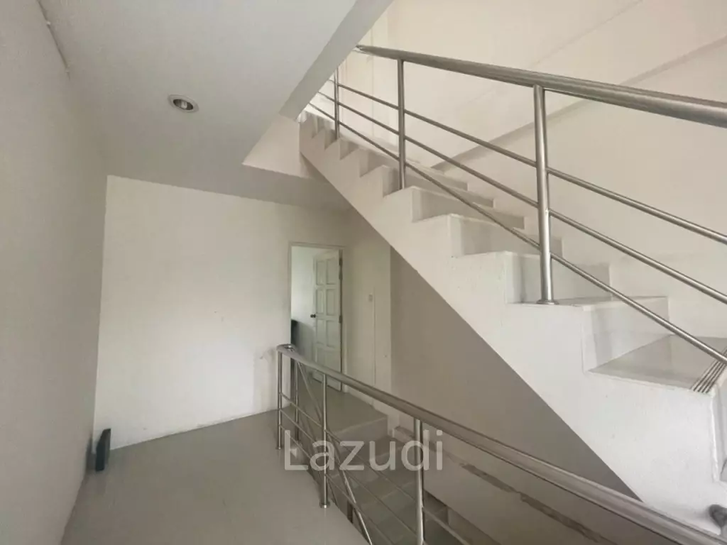 3 Storey Shop House For Sale in East Pattaya