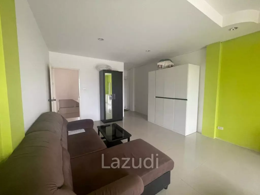 3 Storey Shop House For Sale in East Pattaya