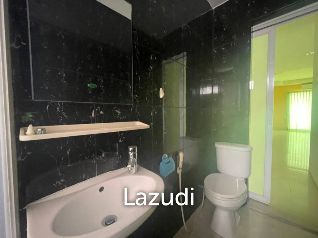 3 Storey Shop House For Sale in East Pattaya
