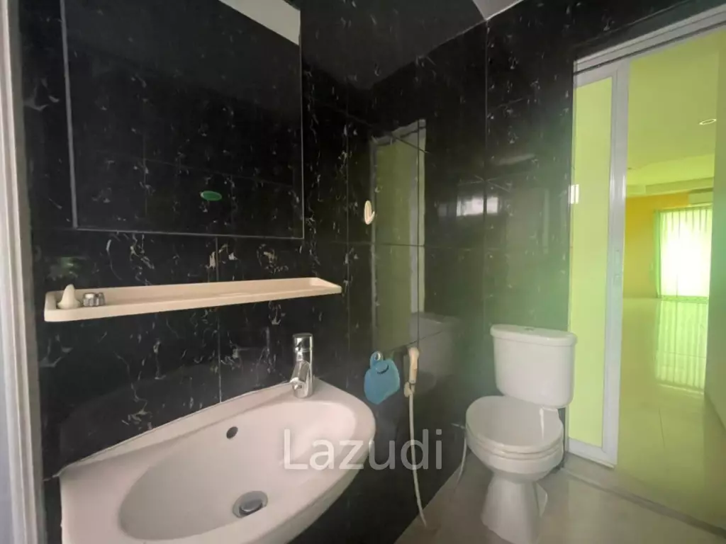 3 Storey Shop House For Sale in East Pattaya