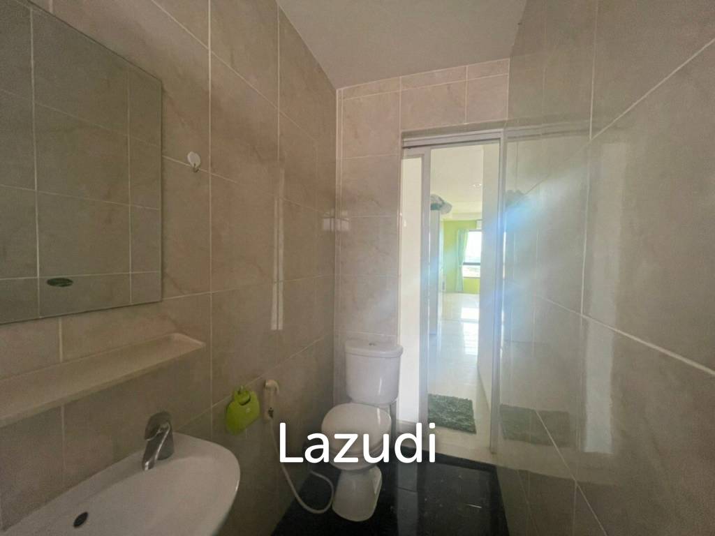 3 Storey Shop House For Sale in East Pattaya