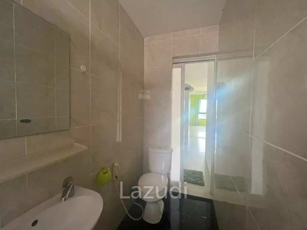 3 Storey Shop House For Sale in East Pattaya
