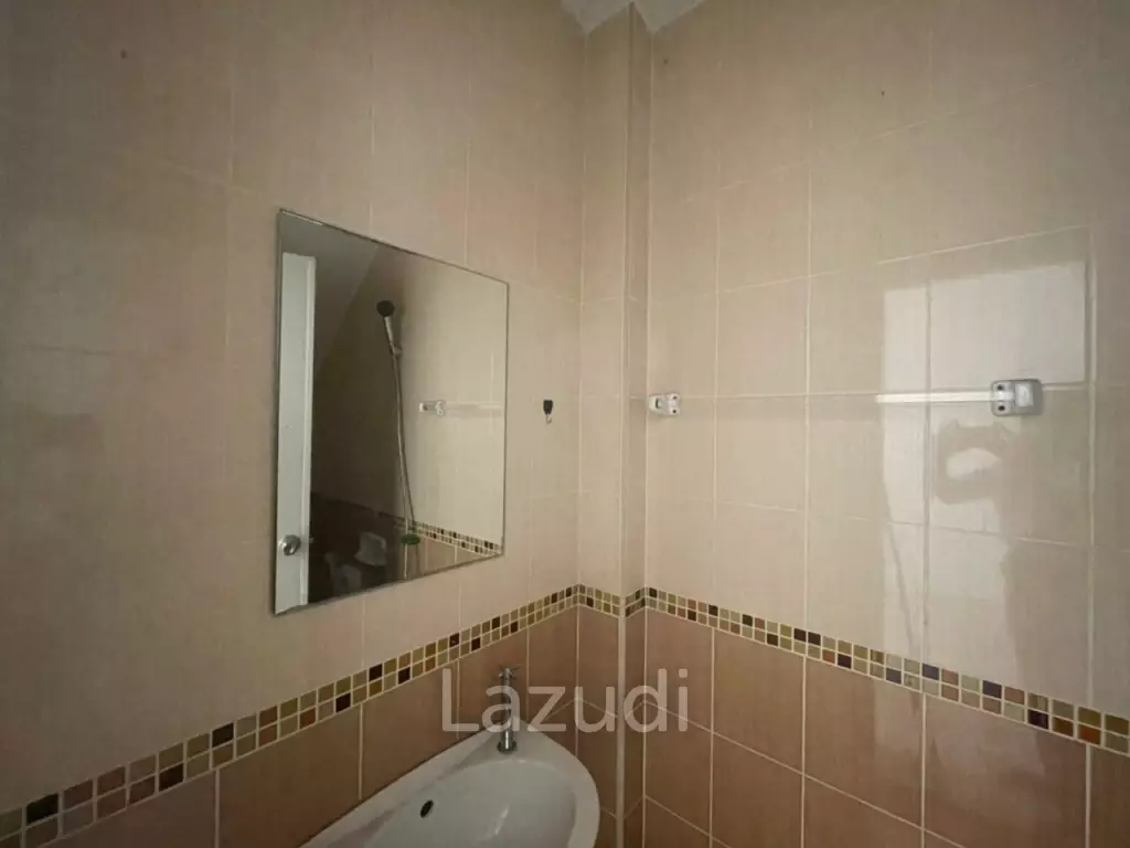 3 Storey Shop House For Sale in East Pattaya