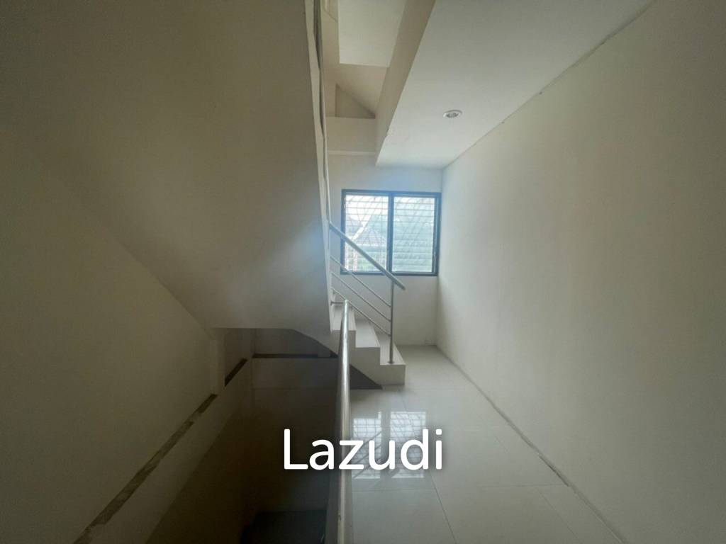 3 Storey Shop House For Sale in East Pattaya
