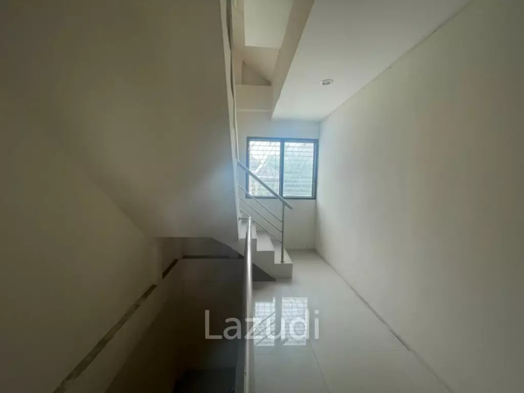 3 Storey Shop House For Sale in East Pattaya