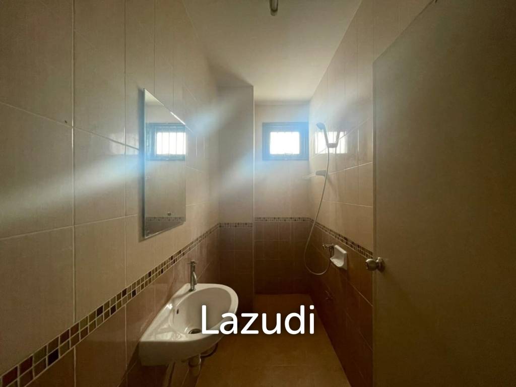 3 Storey Shop House Building for Sale