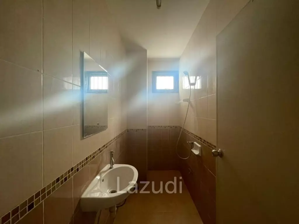 3 Storey Shop House Building for Sale