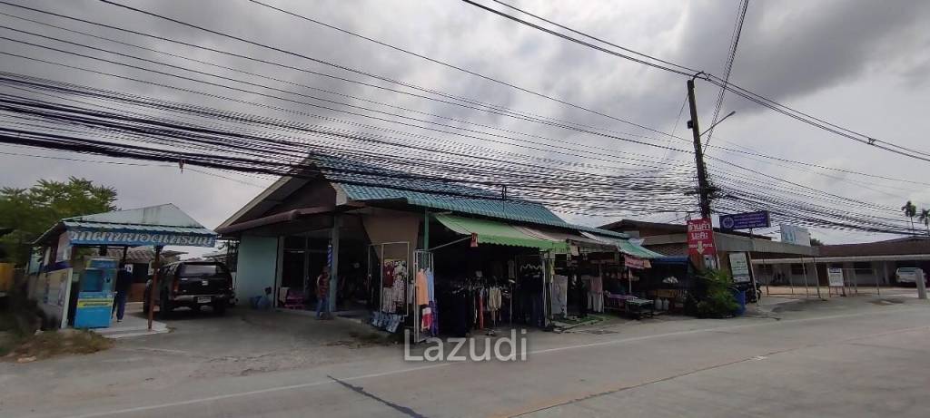 Land and business for Sale in Na Kluea