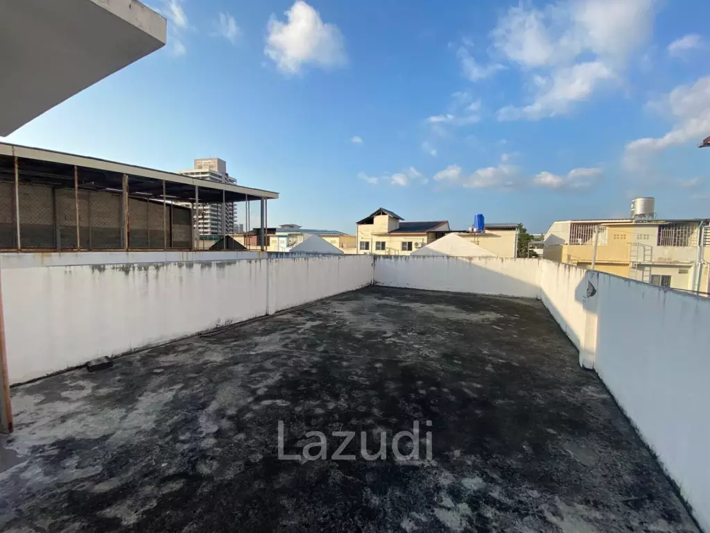 Double Commercial Unit for Sale in Pattaya