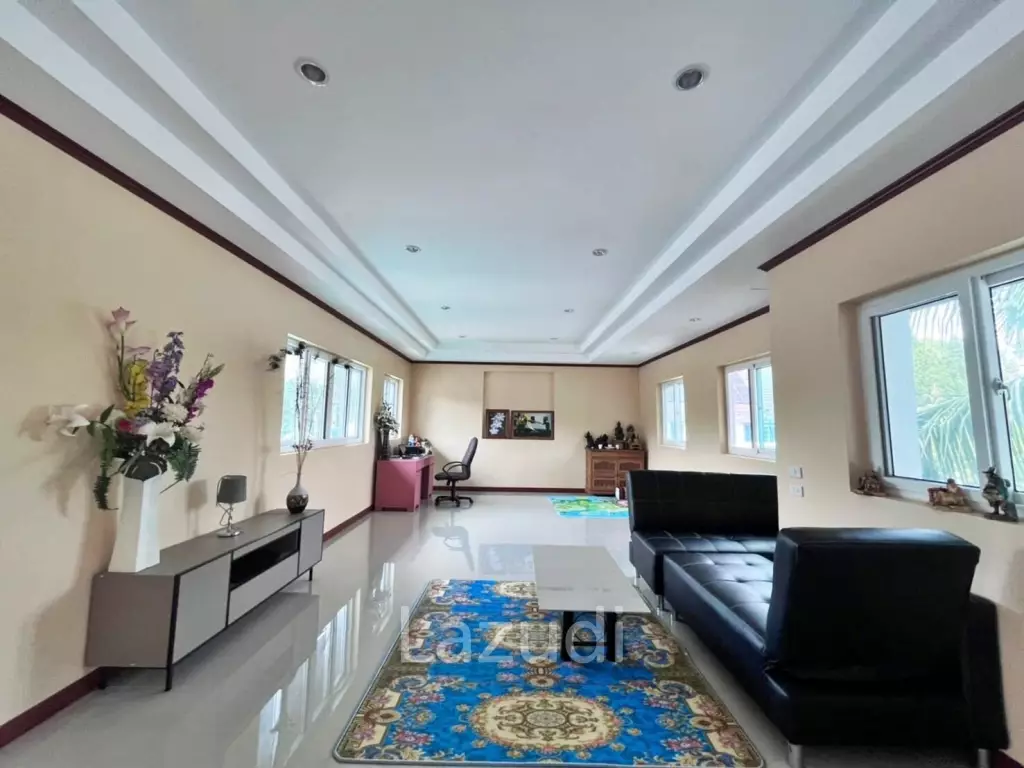 Pool Villa House in East Pattaya for Sale