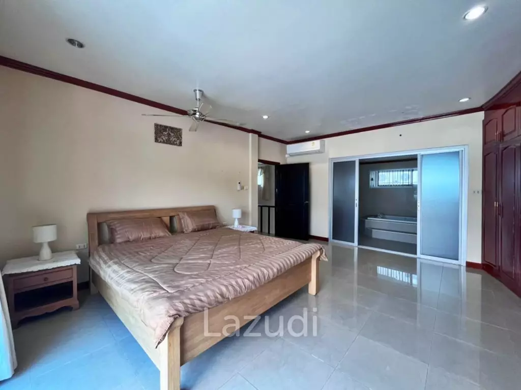 Pool Villa House in East Pattaya for Sale