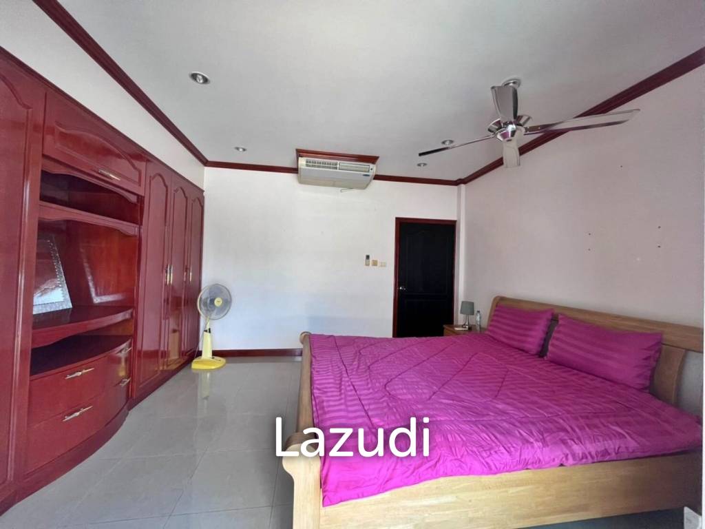 Pool Villa House in East Pattaya for Sale