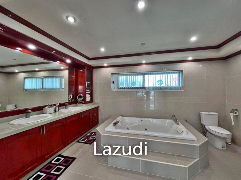 Pool Villa House in East Pattaya for Sale