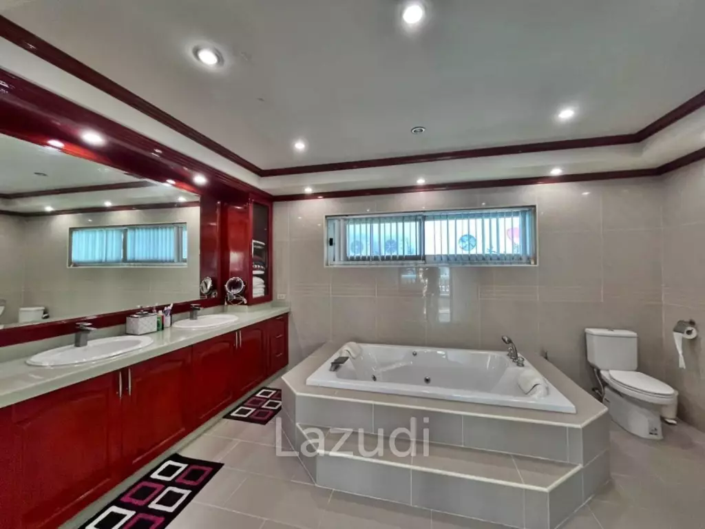 Pool Villa House in East Pattaya for Sale