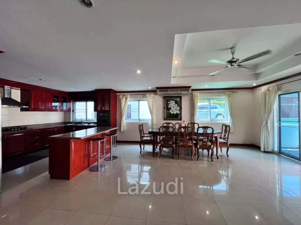 Pool Villa House in East Pattaya for Sale